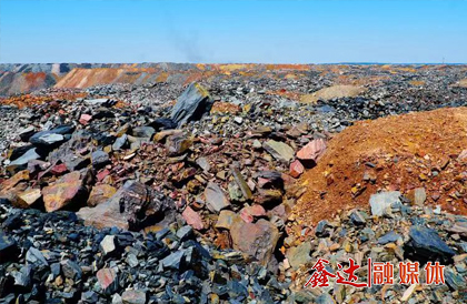 <p>1月，迁安联钢龙腾钢铁有限公司加入唐山长城钢铁集团，更名为唐山长城钢铁集团龙腾钢铁有限公司；</p>
<p>3月，成立唐山隆鑫房地产开发有限公司，向地产行业进军，开发首期&ldquo;帝都花苑&rdquo;项目建筑面积即达到38万㎡。</p>