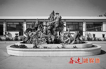 成立唐山市龙腾工贸有限公司，正式开启创业征程。