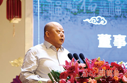 <p>2022年1月12日下午，龙腾国际集团2021年工作总结表彰暨2022年工作部署大会在王府大厦顺利召开。大会全面总结了2021年度生产经营和建设发展成绩，提出2022年继续深入做好做实&ldquo;八个必须坚持&rdquo;工作及&ldquo;11145&rdquo;重点工作的具体要求，为全年生产经营目标全面达成奠定坚实基础！</p>
<p>1月，确定2022年为产业升级年，并将&ldquo;产业融合 精益智能 提质增效 品牌强企&rdquo;定为主题词。号召干部职工向任务宣战，向目标进军，抖擞精神再出发，笃行不怠向未来！</p>
<p>3月，吉林龙腾钢铁有限公司通过红十字会，向吉林省辽源市、东丰县捐款1000万元；向辽宁省清原满族自治县草市镇人民政府捐款30万元，支持疫情防控工作。</p>
<p>4月，龙腾国际集团董事会向迁安市卫生健康局捐款1000万元用于采购疫情防控的医用耗材、防护用品以及支援抗击疫情一线的医护人员。</p>
<p>7月，吉林龙腾钢铁有限公司获批成为&ldquo;国家AAA级旅游景区&rdquo;，填补了吉林省&ldquo;AAA级&rdquo;工业旅游的空白。</p>
<p>12月，河北省生态环境厅调整河北龙腾钢铁集团有限公司为环保绩效A级企业。</p>